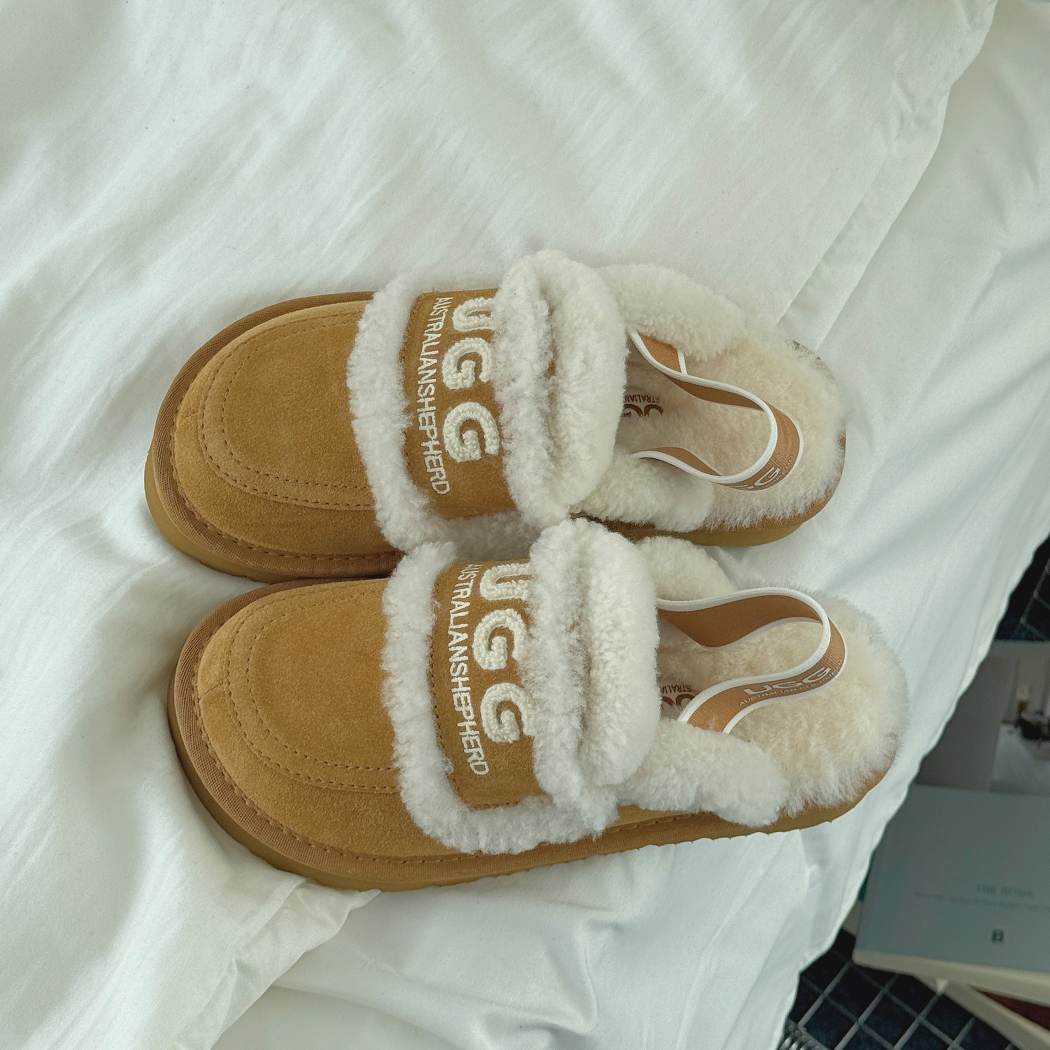 UGG logo strap detail of Rilee kids sheepskin wool slingback slippers AS 2121K