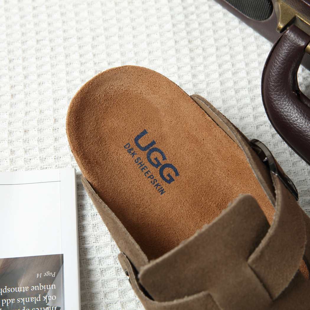 Leather footbed detail of Sandra mule slippers DK 1643