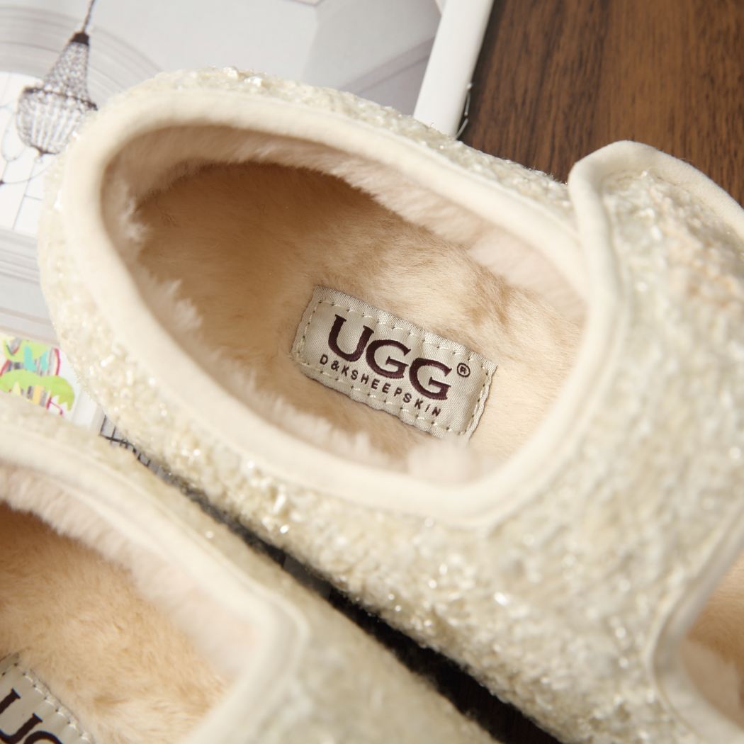 Sheepskin wool lining detail of Tweed Mary Jane moccasins DK 242