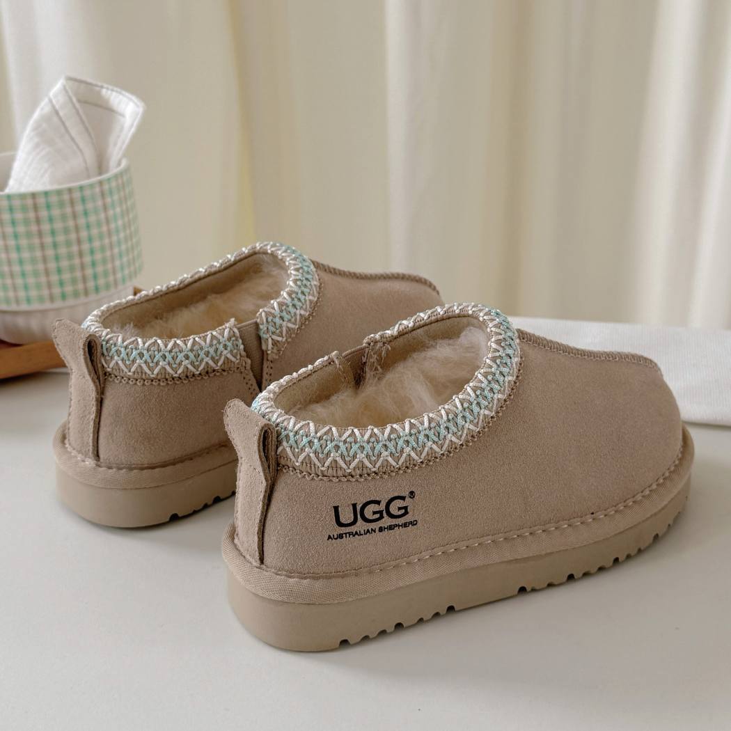 Fair Isle knit trim detail of Tazzy Tay kids sheepskin wool ankle slippers AS 2119K