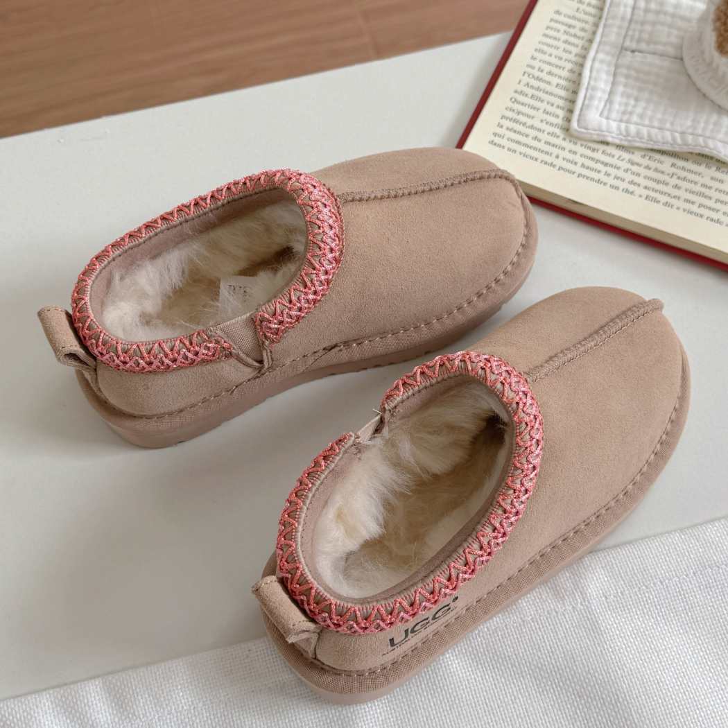 Top view of Tazzy Tay kids sheepskin wool ankle slippers AS 2119K in Blush Pink