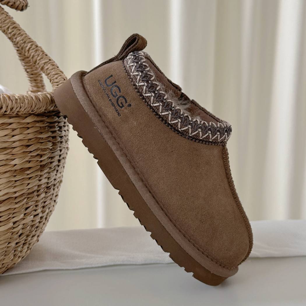 Rear three-quarter view of Tazzy Tay kids ankle slippers AS 2119K in Olive Brown