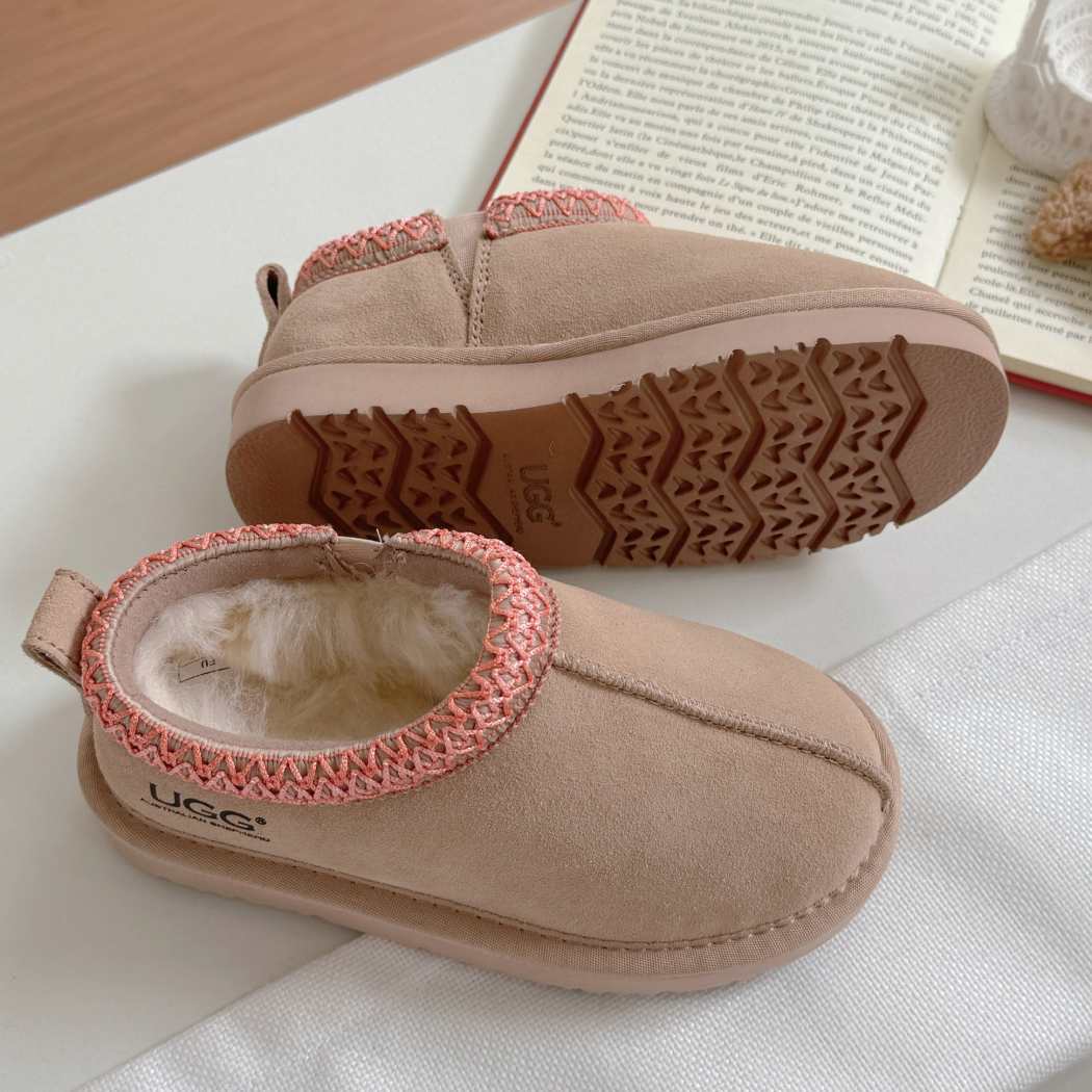 Lightweight EVA outsole detail of Tazzy Tay kids ankle slippers AS 2119K