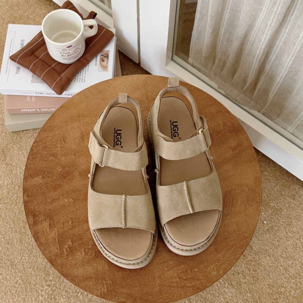 Adjustable strap detail of Terral platform sandals AS 7036 in Sand