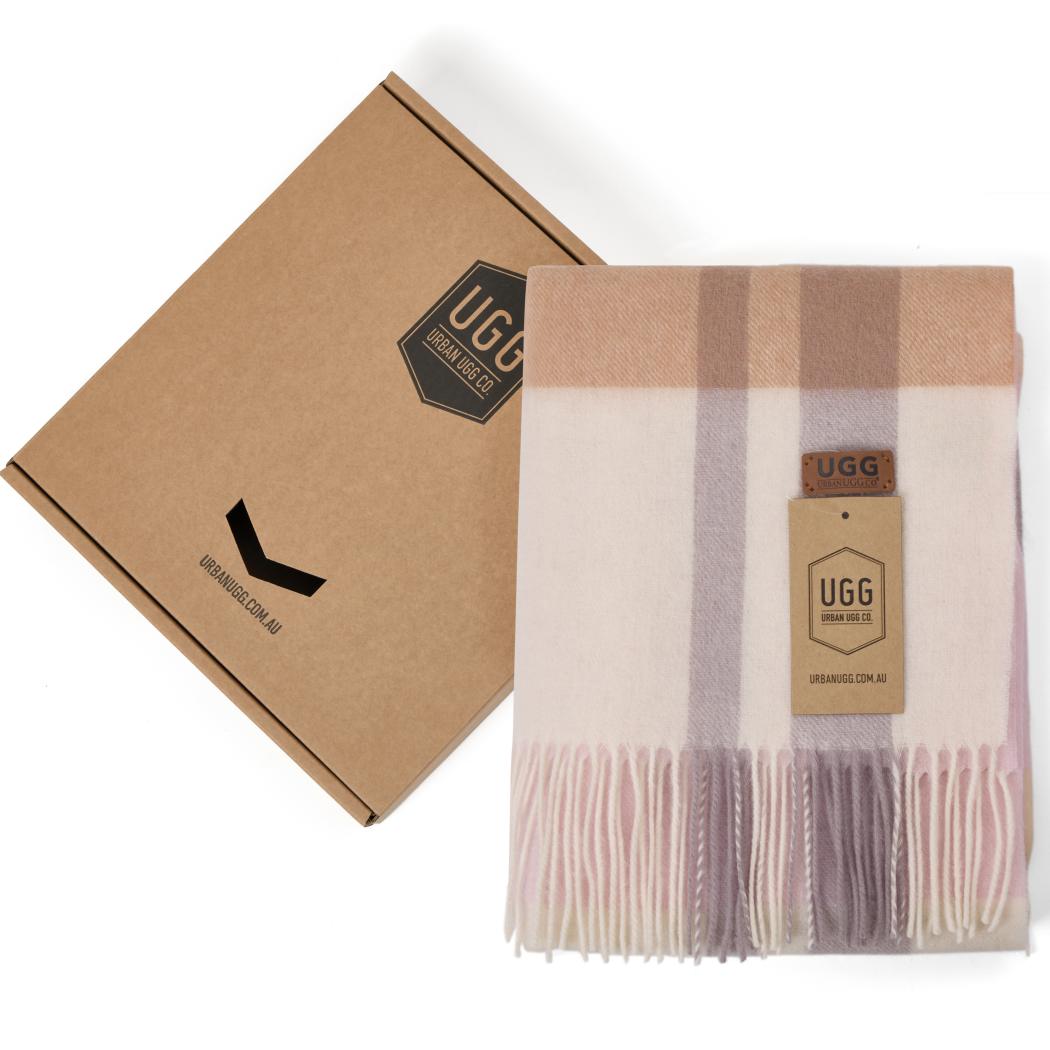 Close-up of the soft Light Pink 100% wool texture on the Urban UGG Wynel scarf UR8011