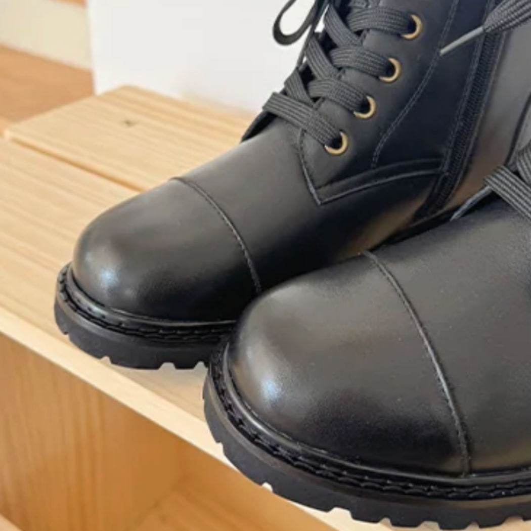 Front toe detail of Velair women's leather lace-up boots AS 4011