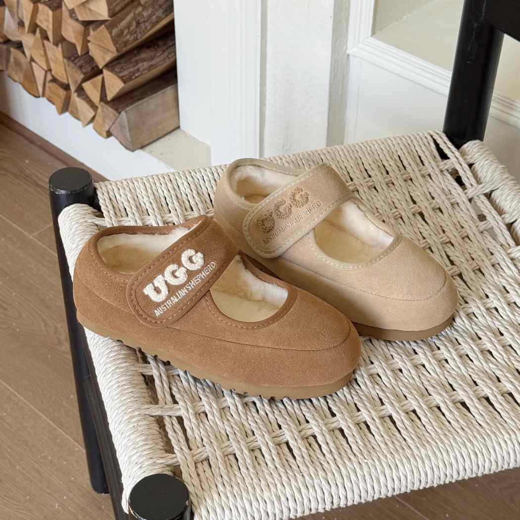 Front three-quarter view of Velvi kids Mary Jane slippers AS 7025K