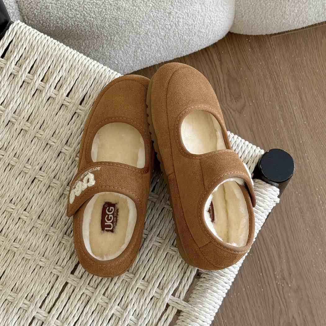 Lightweight EVA outsole detail of Velvi kids Mary Jane slippers AS 7025K