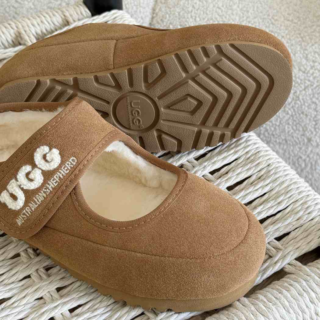 UGG logo strap detail of Velvi kids sheepskin wool Mary Jane slippers AS 7025K