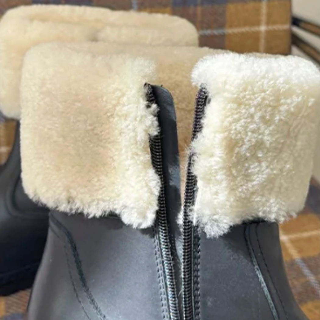 Front toe detail of women's leather ankle boots AS 4010