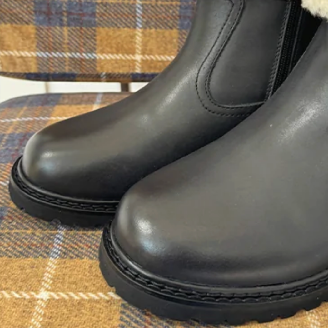 Rear heel view of women's sheepskin wool leather ankle boots AS 4010